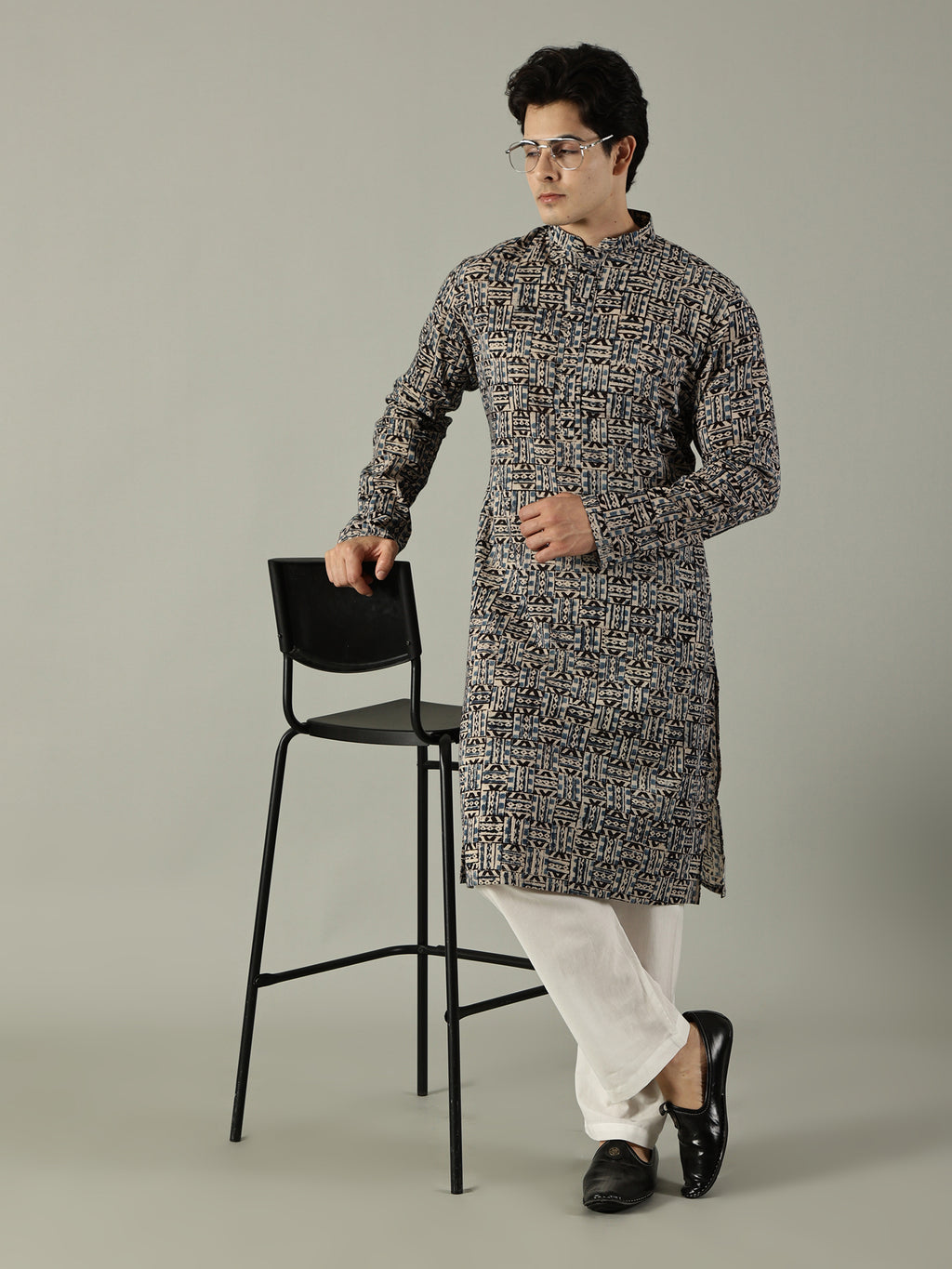 KuJee Crafts Men's Cotton Kalamkari Fabric Kurta with Blue Base.